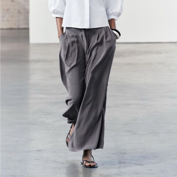 ZARA ZW COLLECTION FLOWY LOOSE FIT PLEATED PANTS
GRAY - Picture 1 of 11